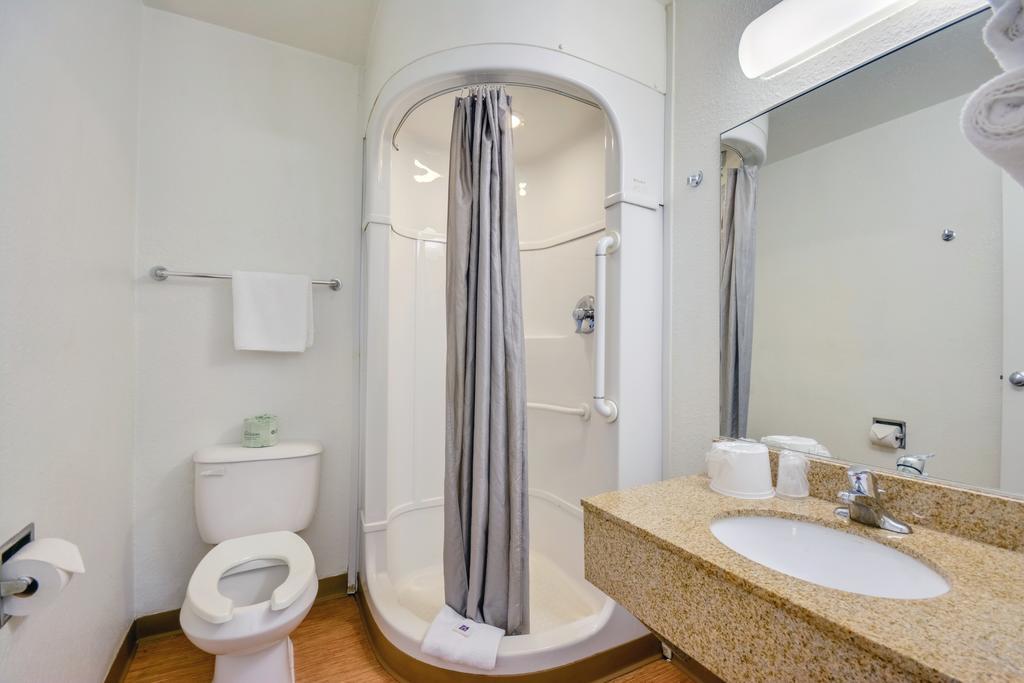 טילמנס קורנר Rodeway Inn חדר תמונה