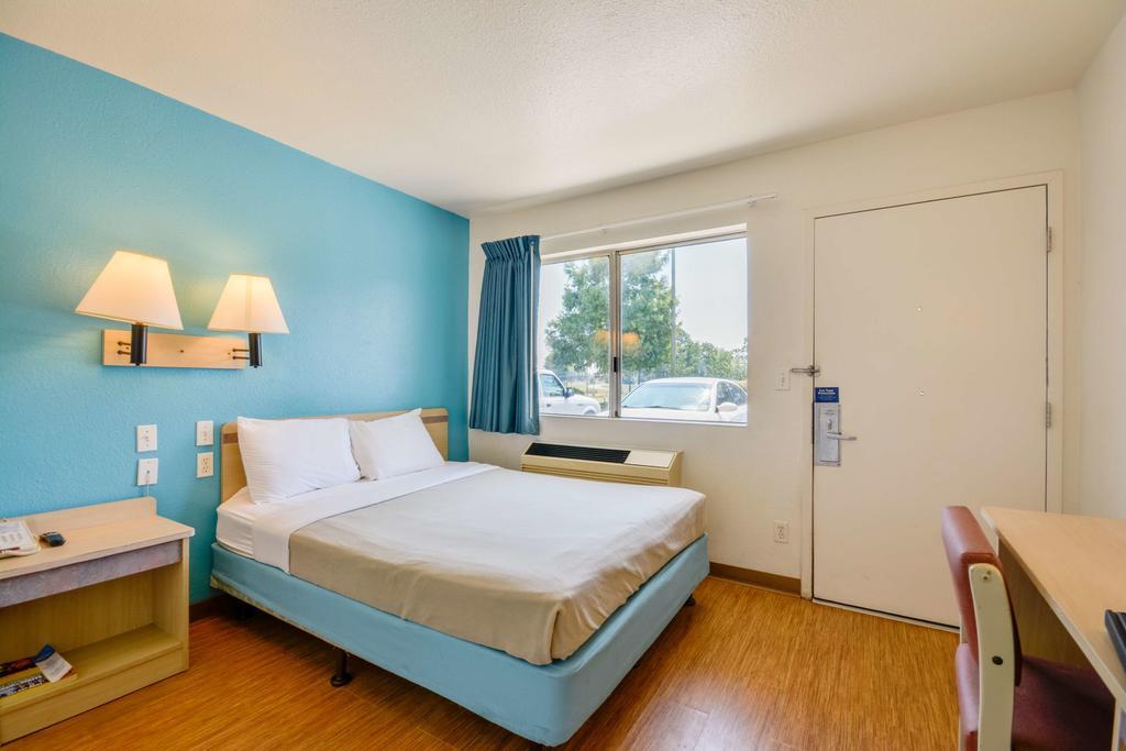 טילמנס קורנר Rodeway Inn מראה חיצוני תמונה