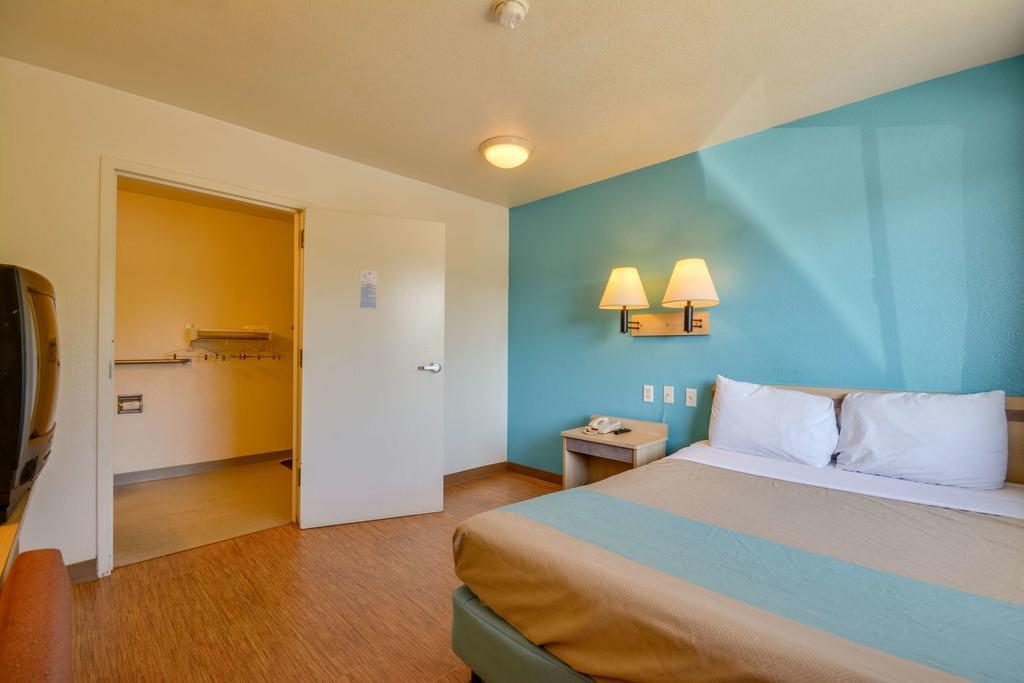 טילמנס קורנר Rodeway Inn מראה חיצוני תמונה