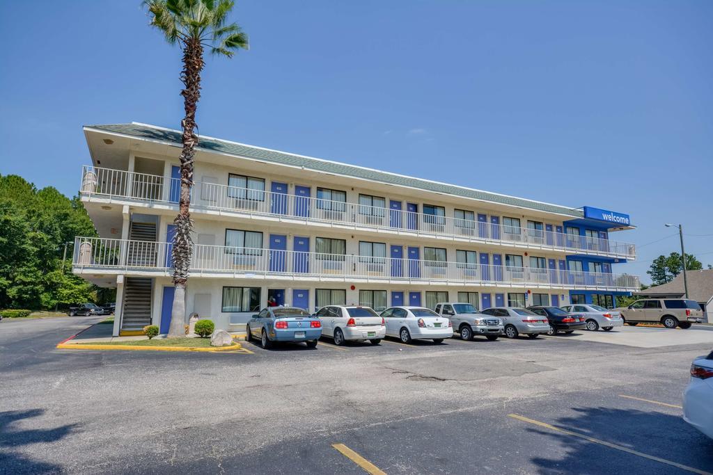 טילמנס קורנר Rodeway Inn מראה חיצוני תמונה
