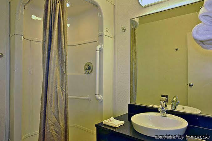 טילמנס קורנר Rodeway Inn מראה חיצוני תמונה