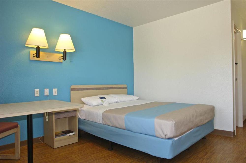 טילמנס קורנר Rodeway Inn חדר תמונה