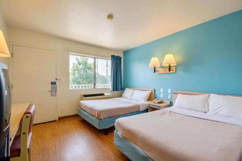 טילמנס קורנר Rodeway Inn מראה חיצוני תמונה